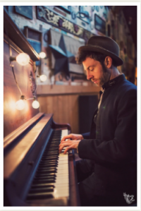 Robin Jackson at the piano Robin Jackson at the piano